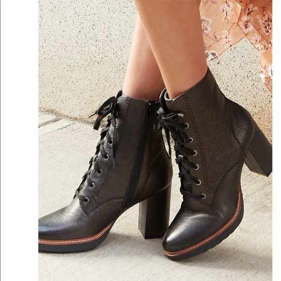 Naturalizer Callie Lace-Up Boot - Picture 3 of 6